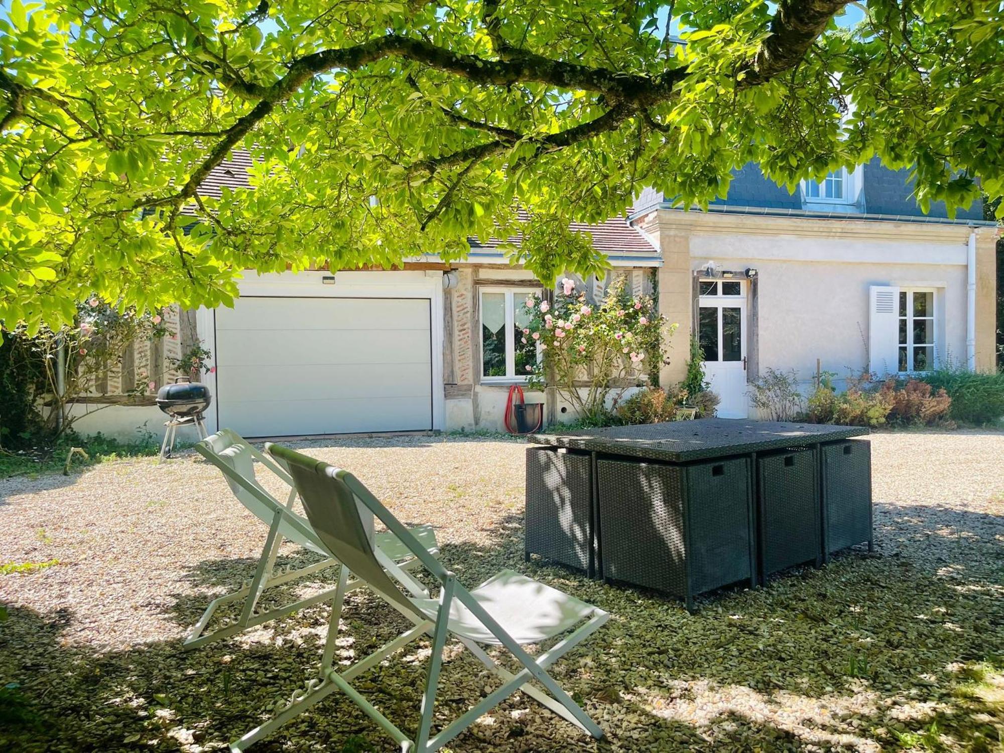 Maison Chaleureuse De 4 A 12 Personnes Neuville-aux-Bois Exteriör bild